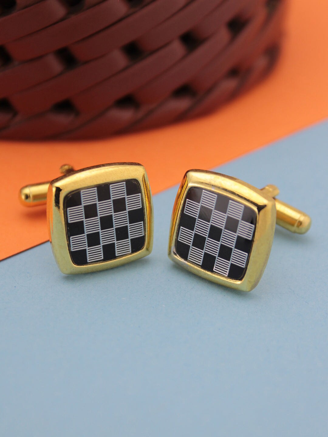 

Kavove Black & White Square Cufflink