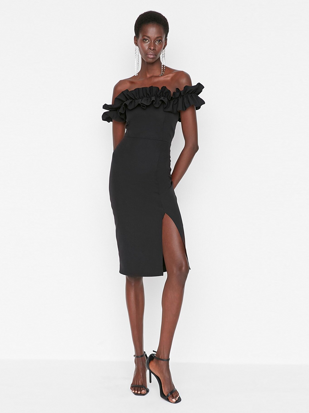 

Trendyol Black Off-Shoulder Sheath Dress