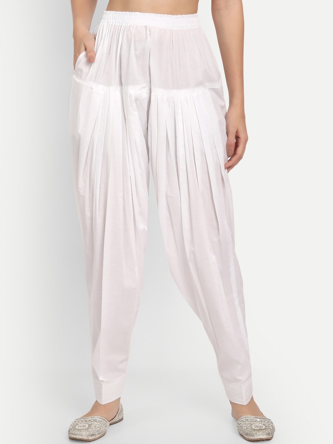 

APELLA Women White Solid Loose-Fit Cotton Salwar
