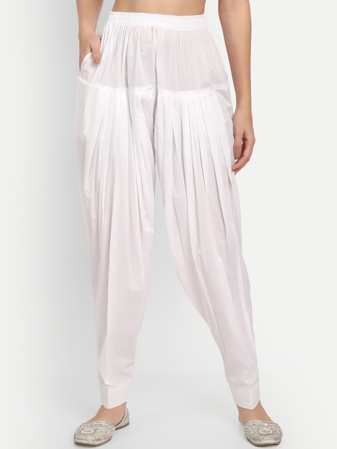 

APELLA Women White Solid Cotton Loose-Fit Salwars