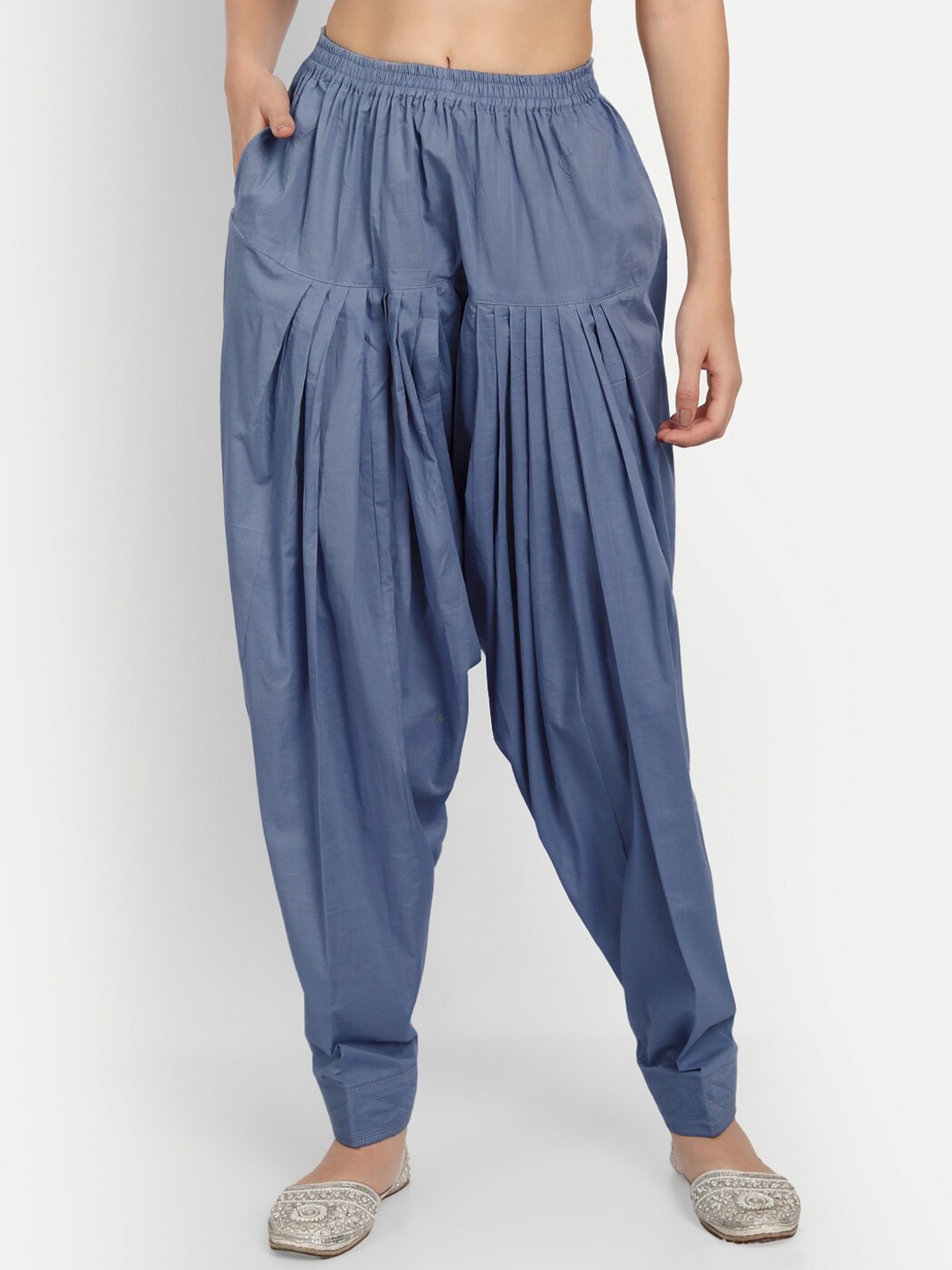 

APELLA Women Grey Solid Loose-Fit Cotton Salwar