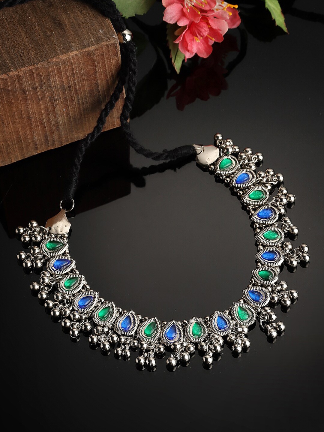 

NEUDIS Women Silver-Toned & Blue Silver-Plated Choker Necklace