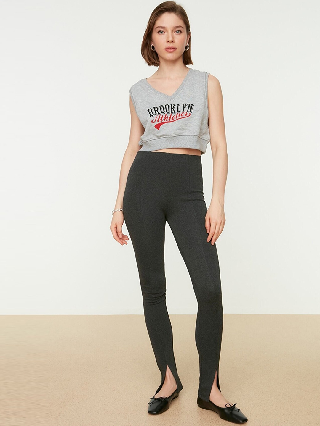

Trendyol Women Charcoal Solid Jeggings