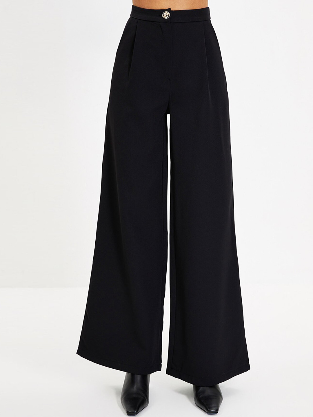 

Trendyol Women Black Flared Pleated Trousers