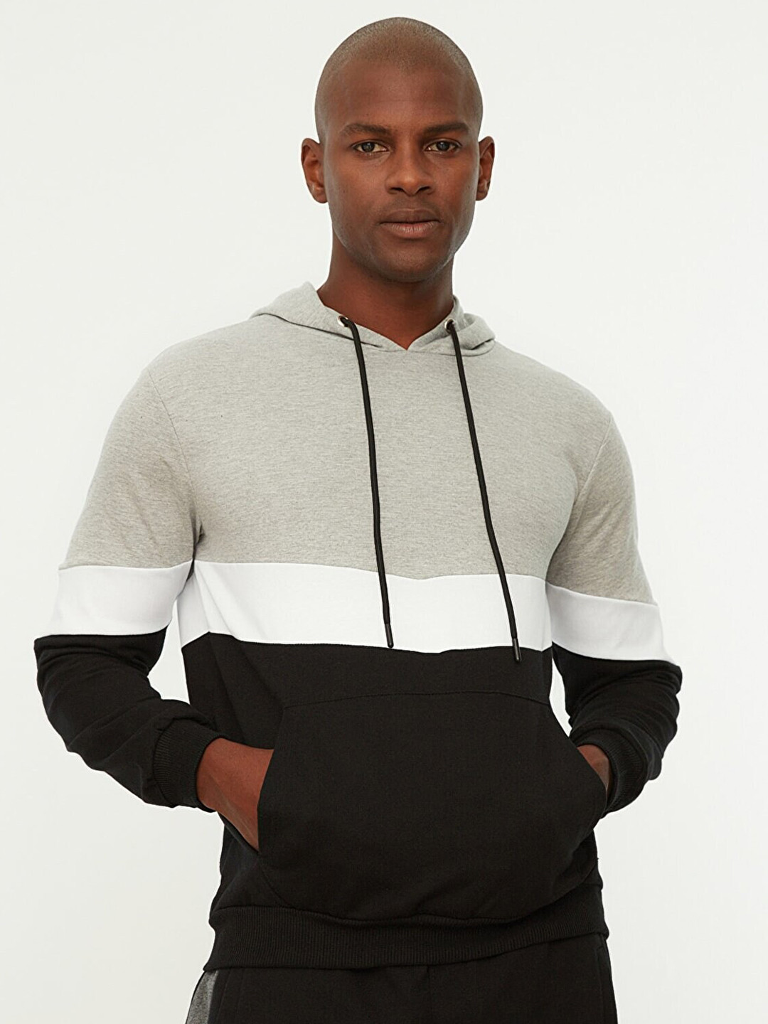 

Trendyol Men Grey Colourblocked Sweatshirt