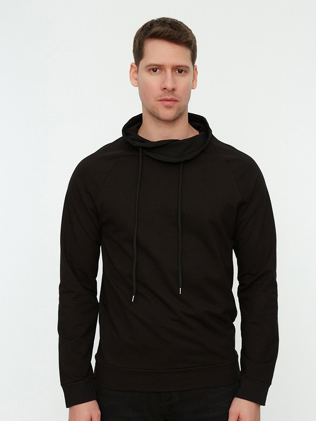 

Trendyol Men Black Solid Sweatshirt