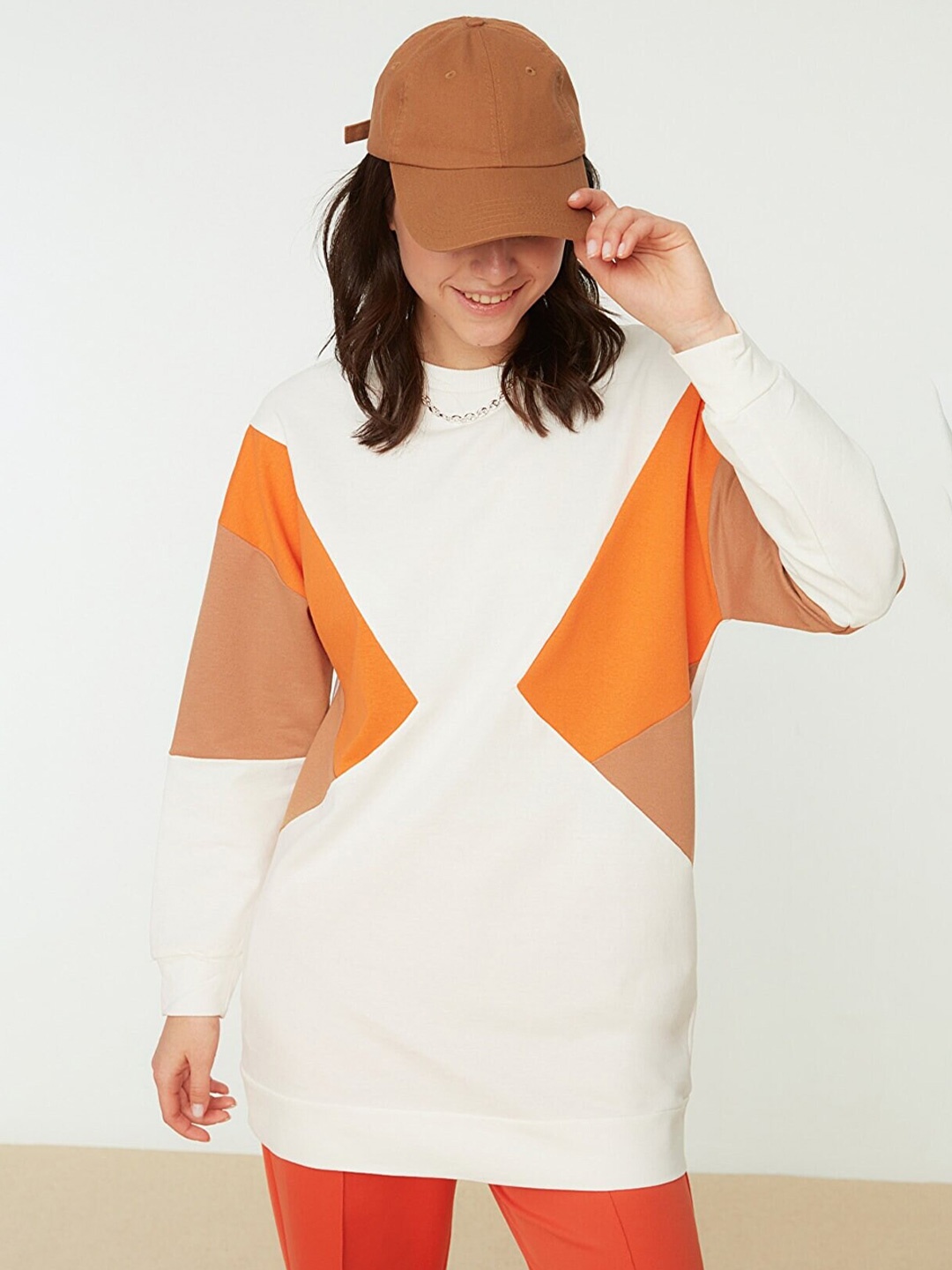 

Trendyol Women Off White Colourblocked Sweatshirt