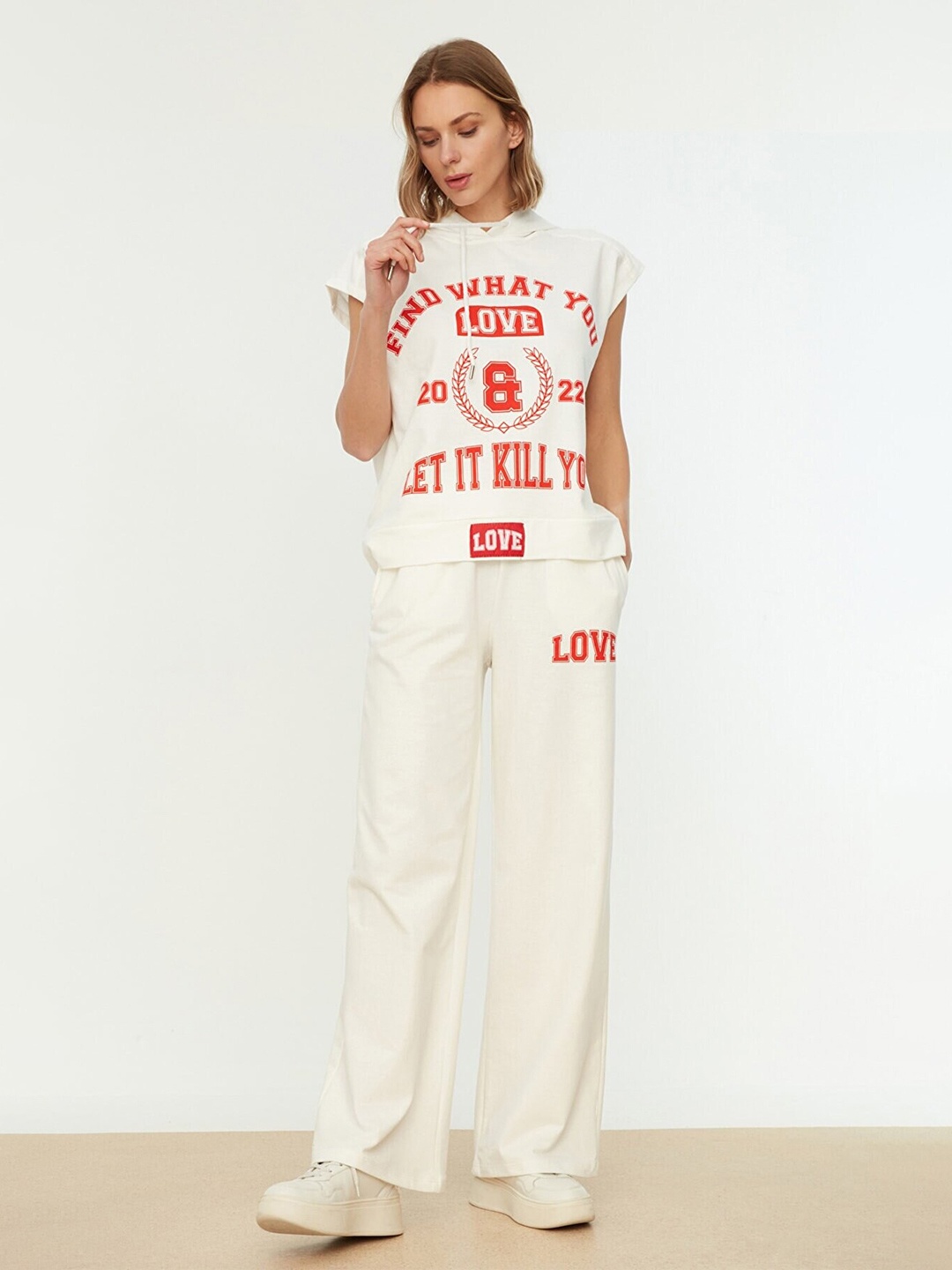 

Trendyol Women Off White Printed Sweatshirt