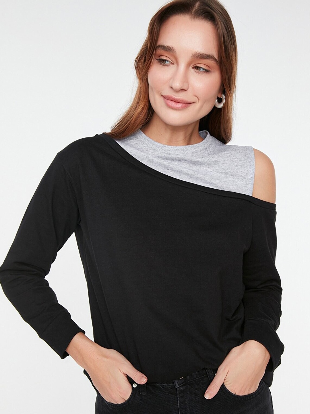 

Trendyol Women Black Sweatshirt