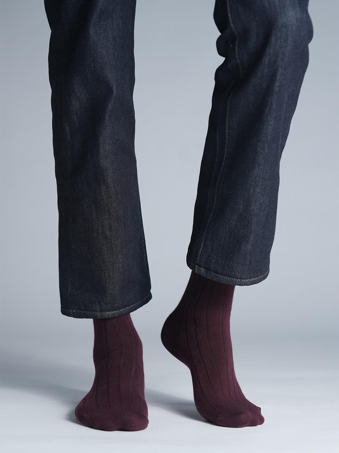 

Theater Men Maroon Solid Ribbed Calf-Length Socks