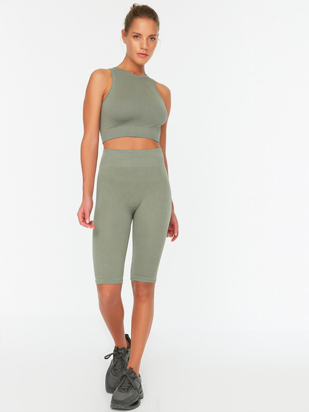 

Trendyol Women Olive Green Ribbed Solid Knee Length Sports Tights