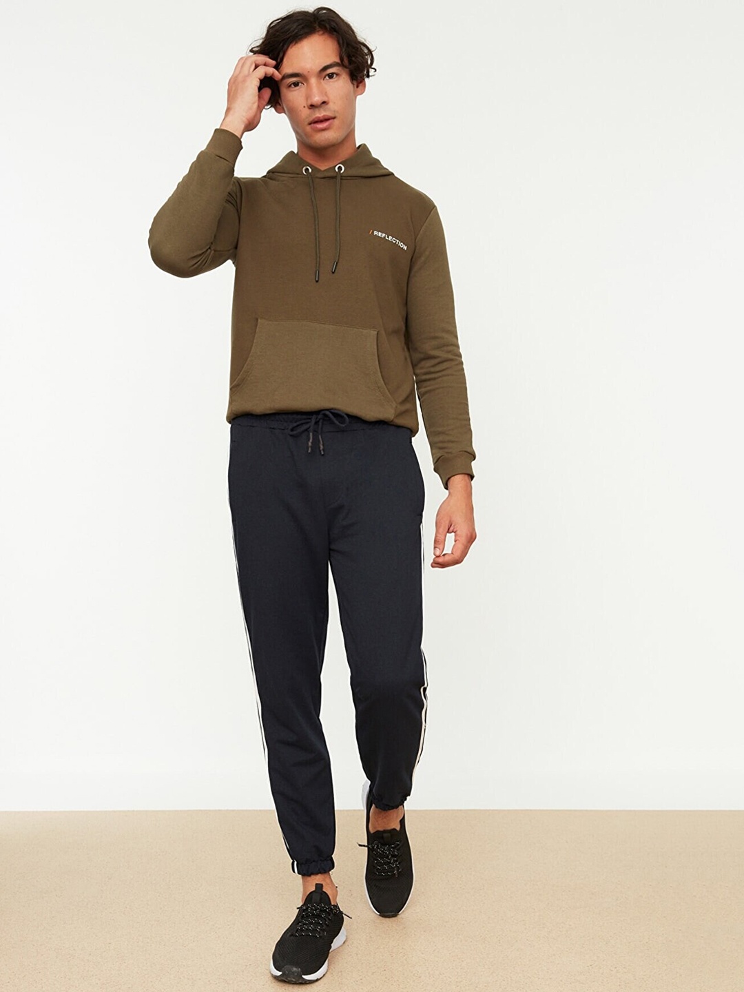

Trendyol Men Olive Solid Joggers
