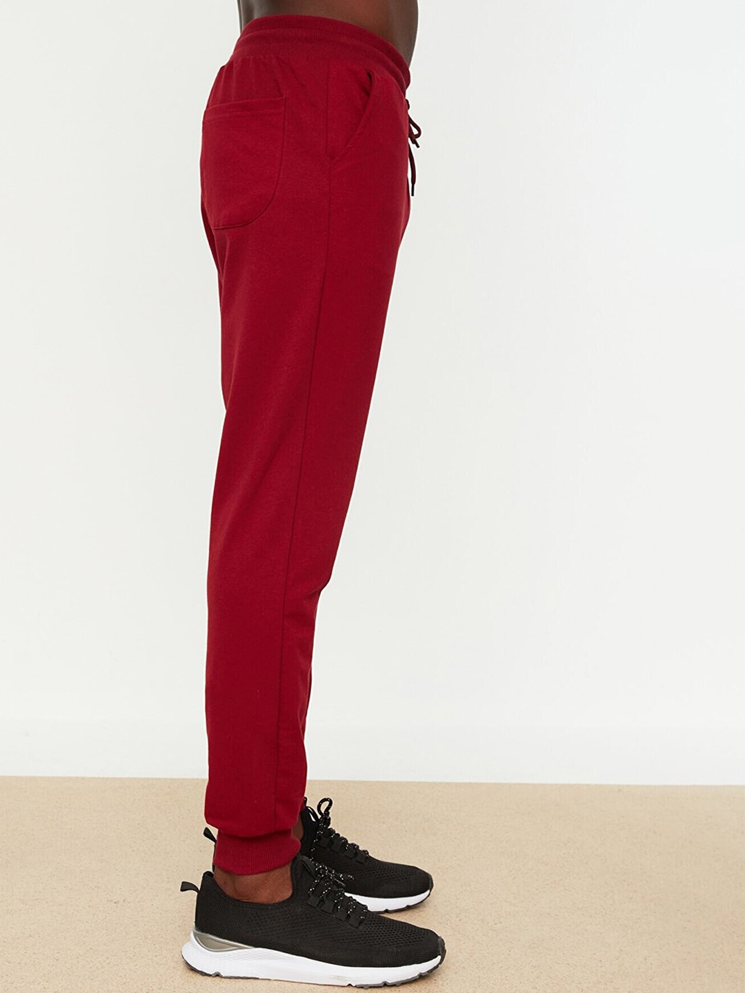 

Trendyol Men Burgundy Solid Joggers