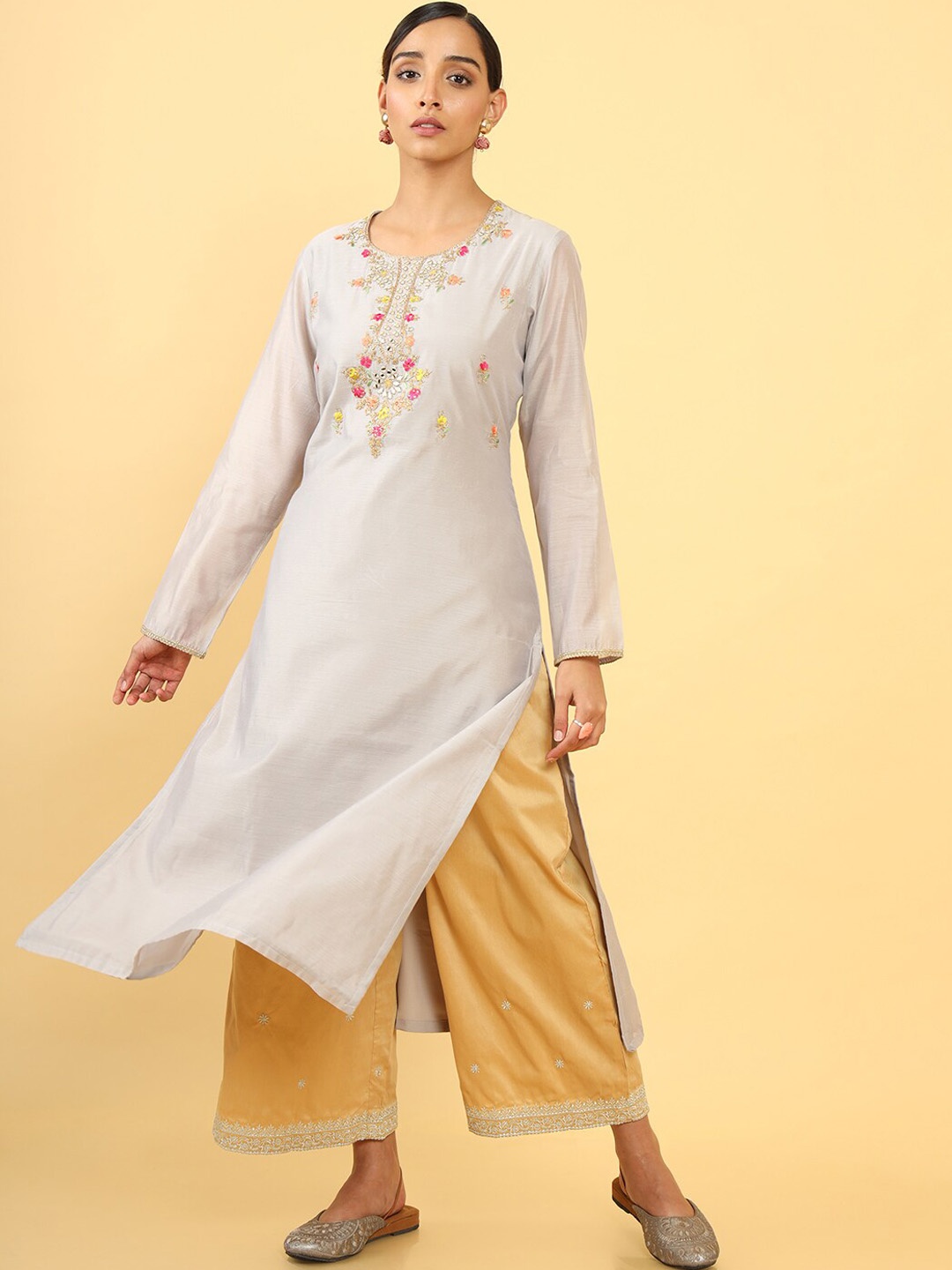 

Soch Women Grey Geometric Embroidered Thread Work Kurta