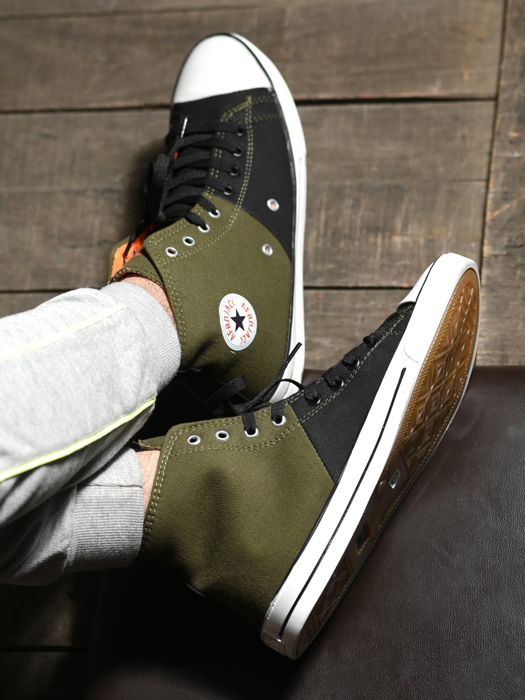 

AfroJack Men Green and Black Colourblocked Sneakers