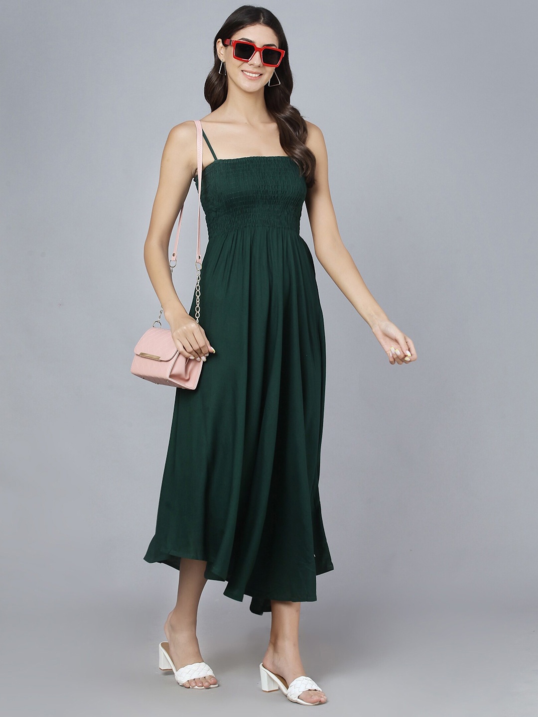 

Vastralay Green Solid Midi Dress