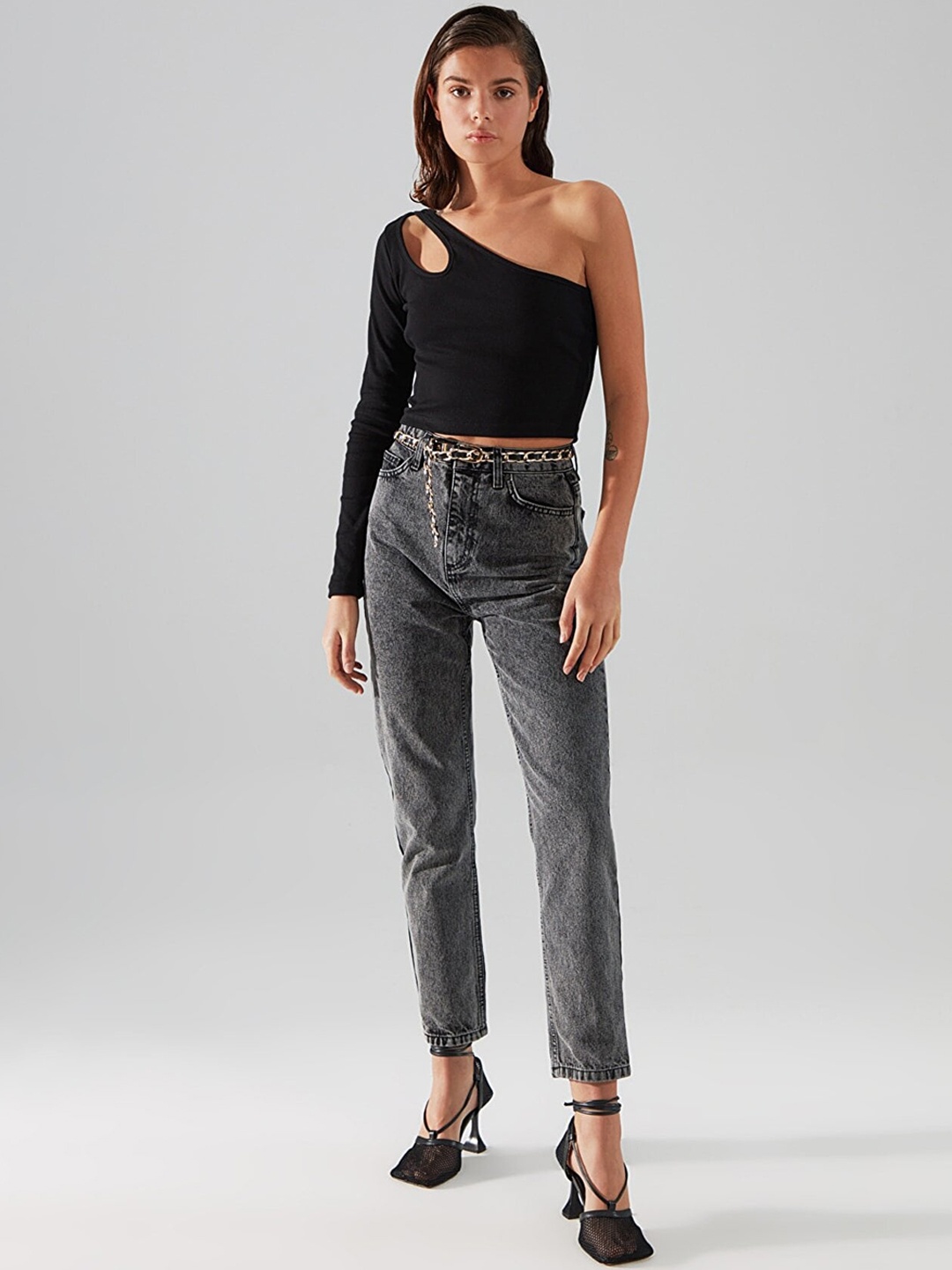 

Trendyol Women Charcoal Low Distress Heavy Fade Jeans