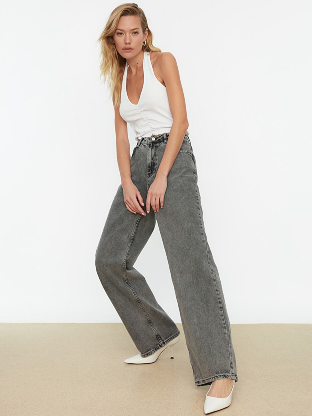 

Trendyol Women Charcoal Wide Leg High-Rise Light Fade Jeans