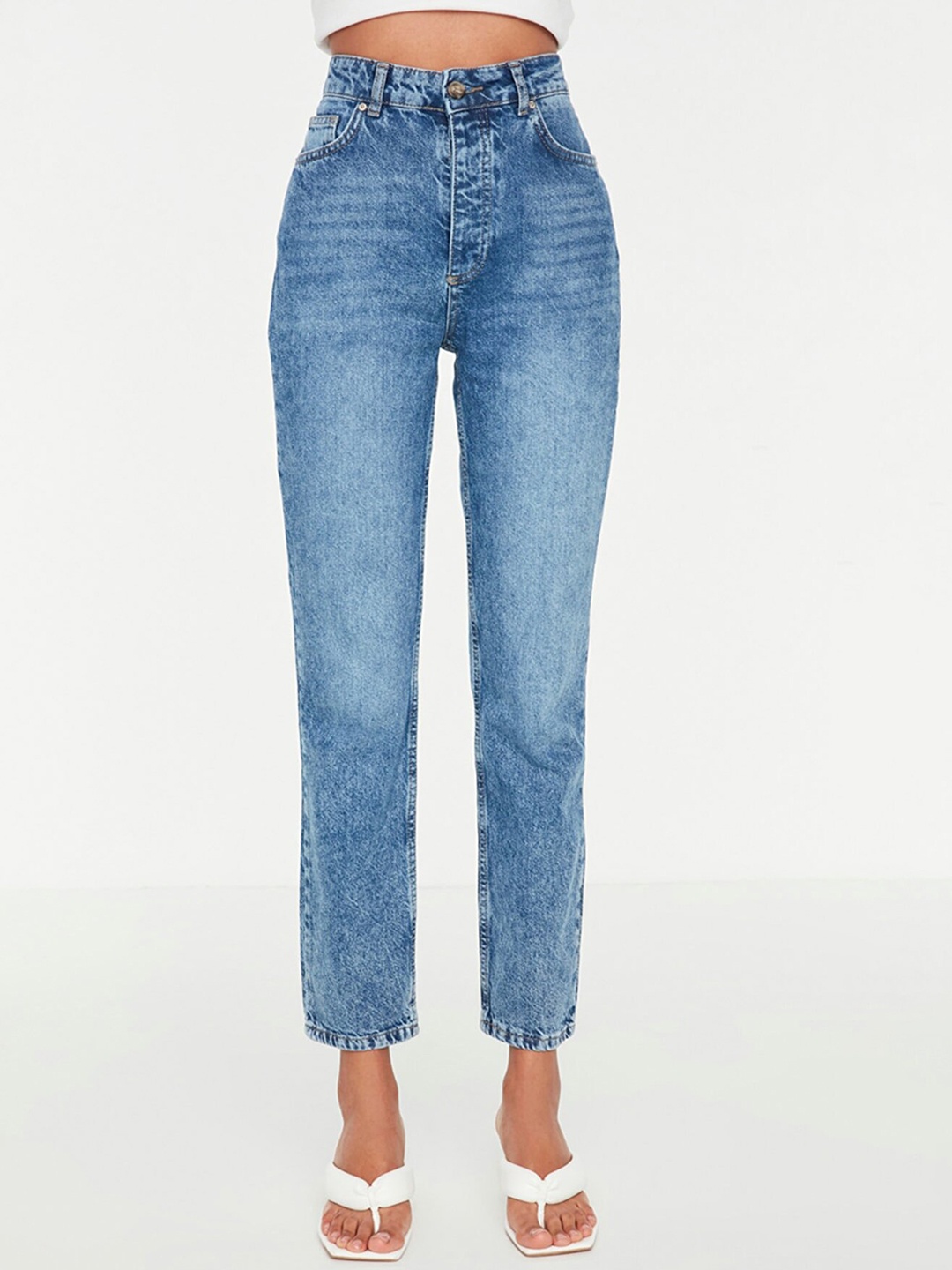 

Trendyol Women Blue Light Fade Relaxed Fit Jeans