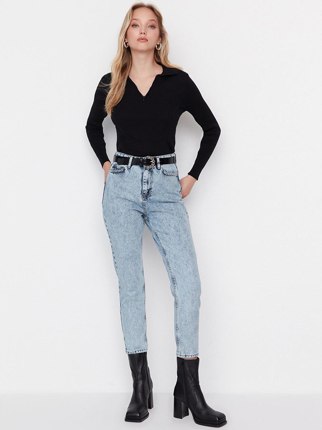 

Trendyol Women Blue Heavy Fade Denim Jeans