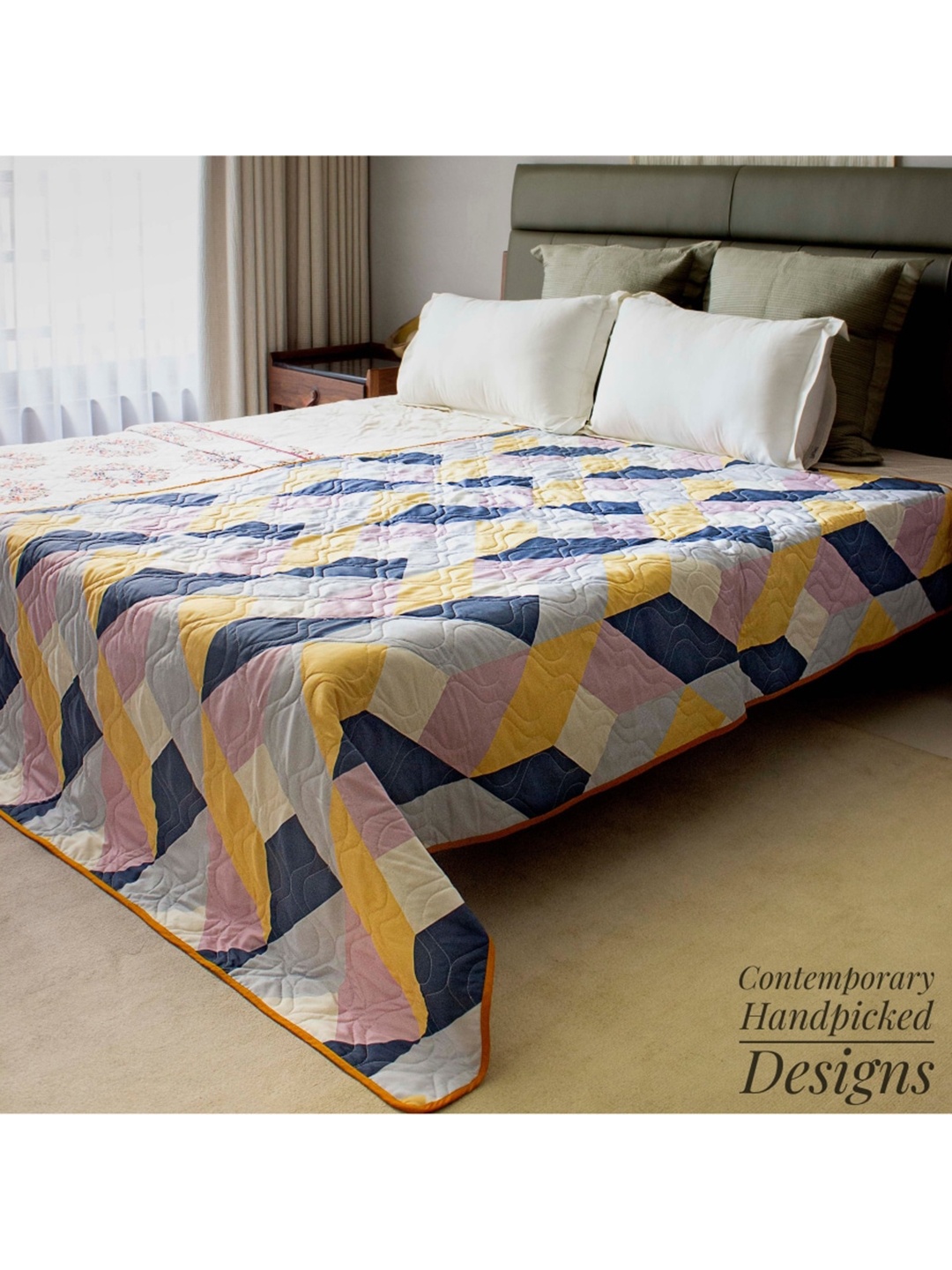 

URBAN SPACE White & Blue Geometric AC Room 120 GSM Double Bed Quilt