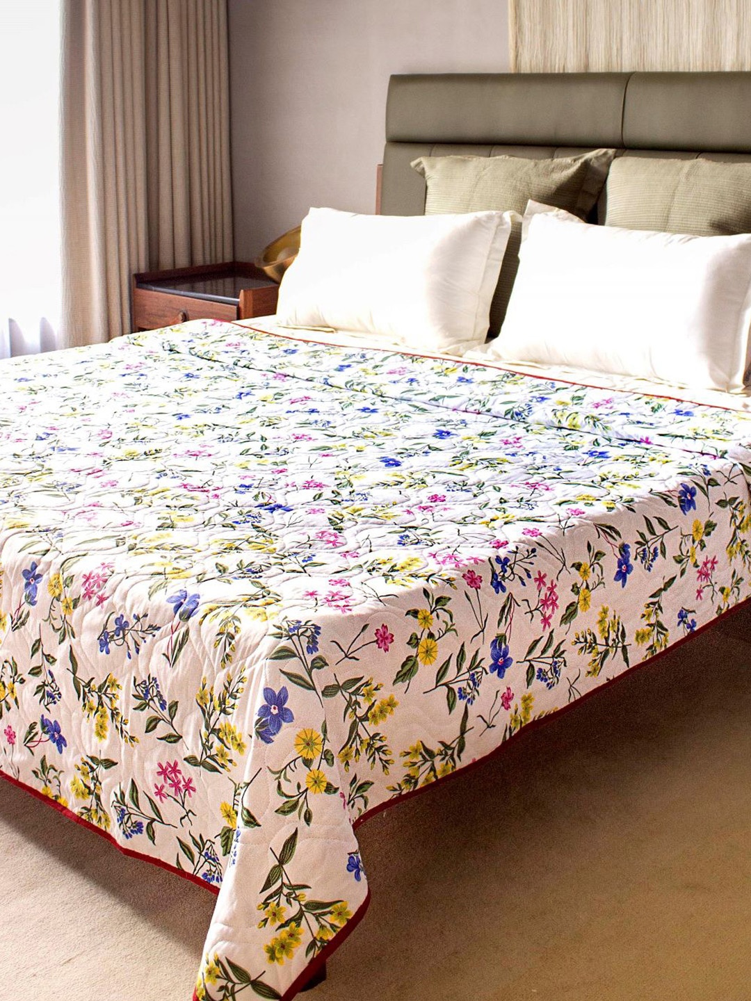 

URBAN SPACE White & Pink Floral AC Room Double Bed Blanket