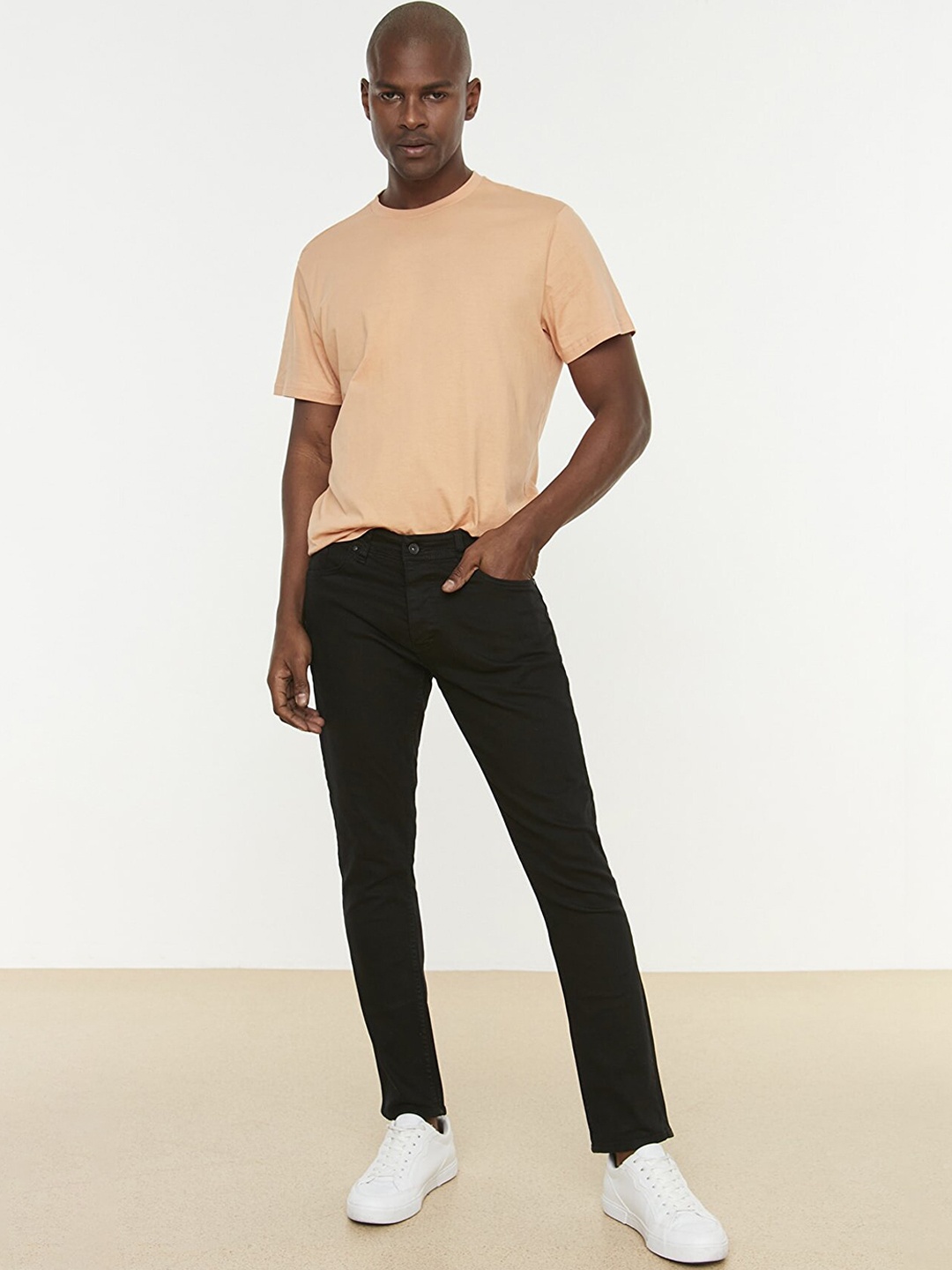 

Trendyol Men Black Mid Rise Regular Jeans