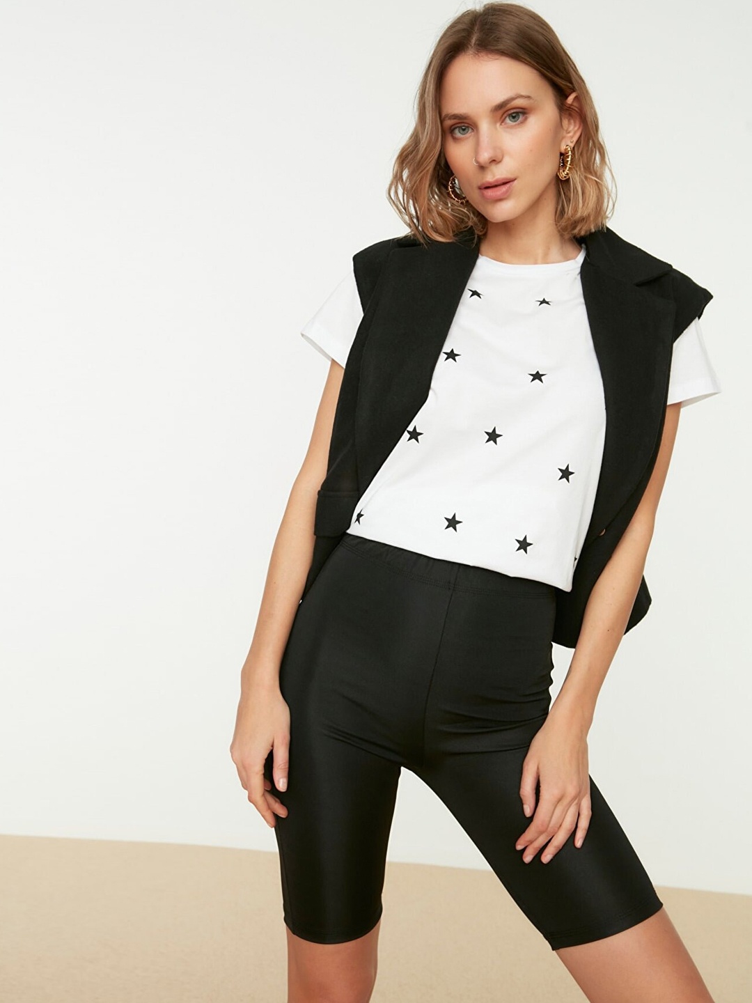 

Trendyol Women Black Skinny Fit Shorts