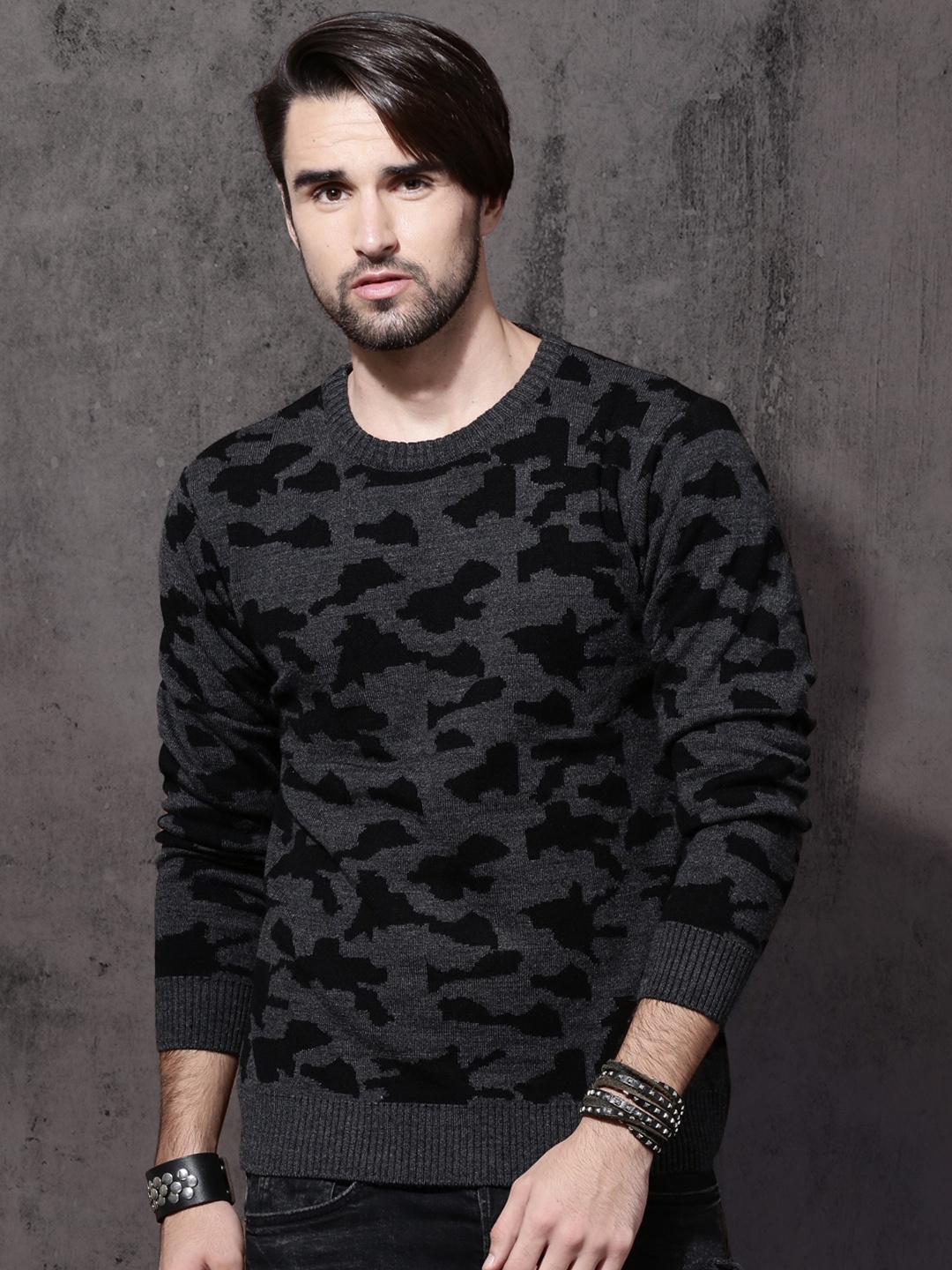 

Roadster Men Charcoal Grey & Black Self Design Pullover