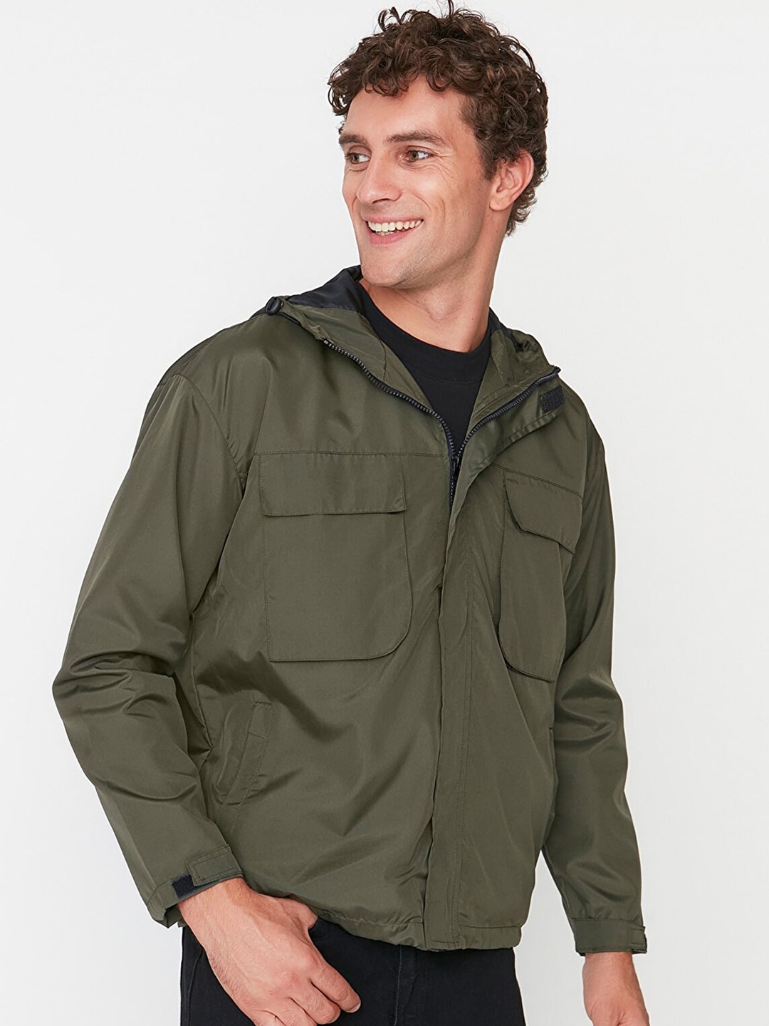 

Trendyol Men Solid Hooded Sporty Jacket, Khaki