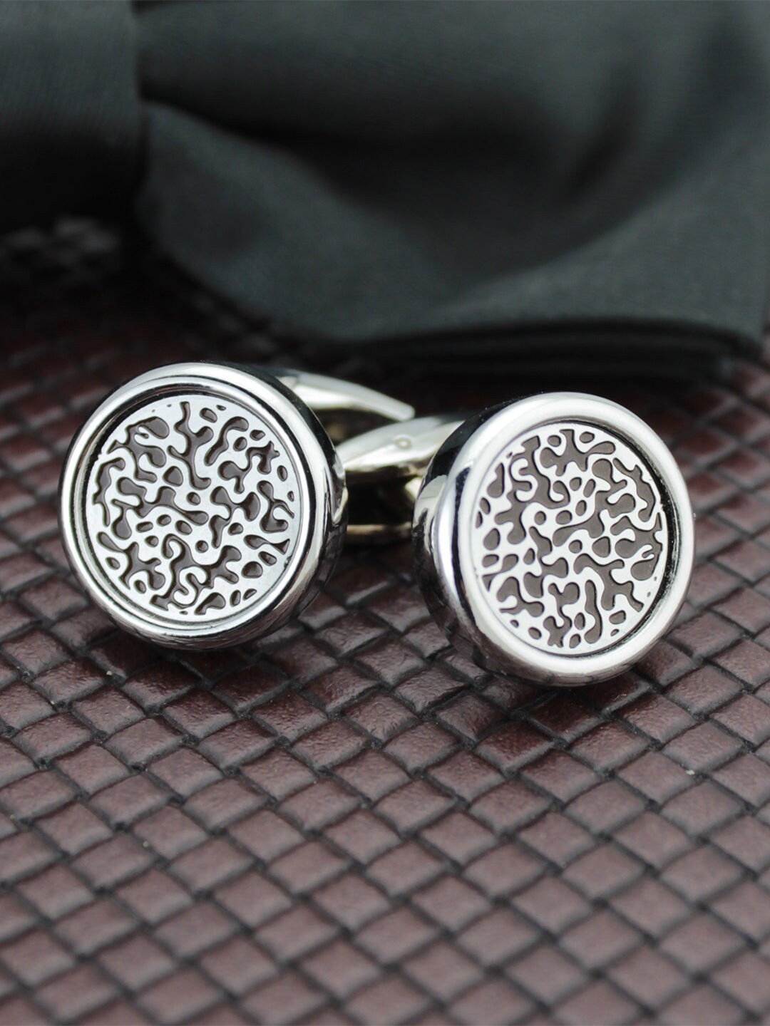 

Kavove Silver-Toned & Black Textured Cufflink