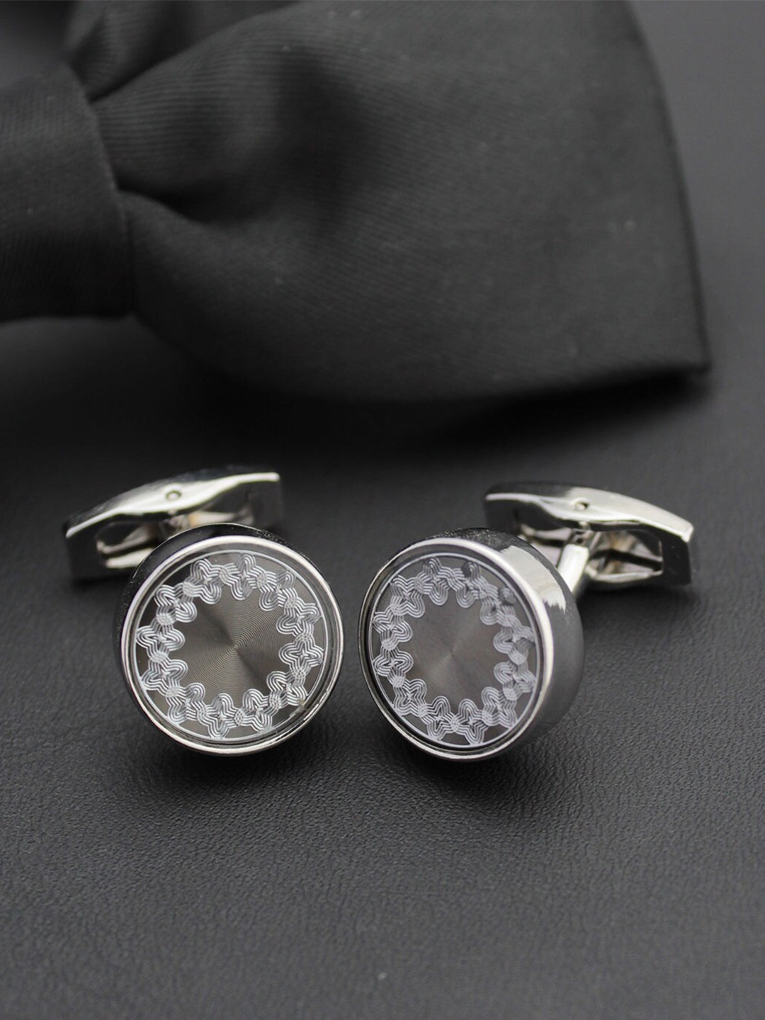 

Kavove Men Grey & White Circular Cufflink