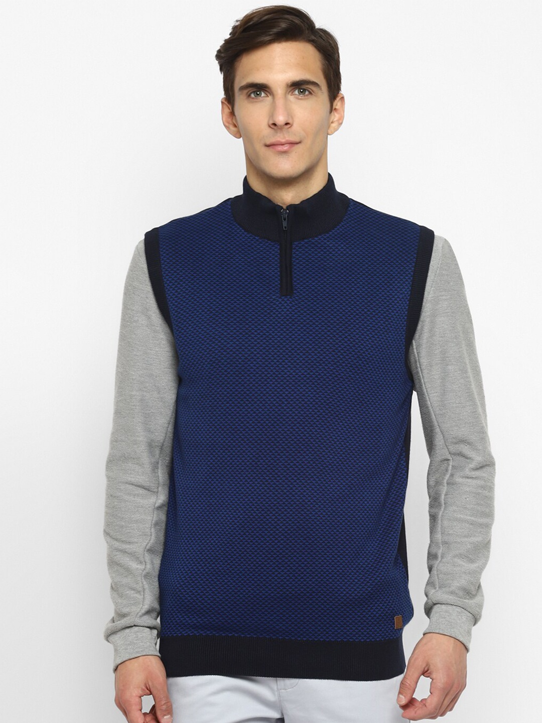 

Turtle Men Navy Blue & Black Solid Turtle Neck Pullover