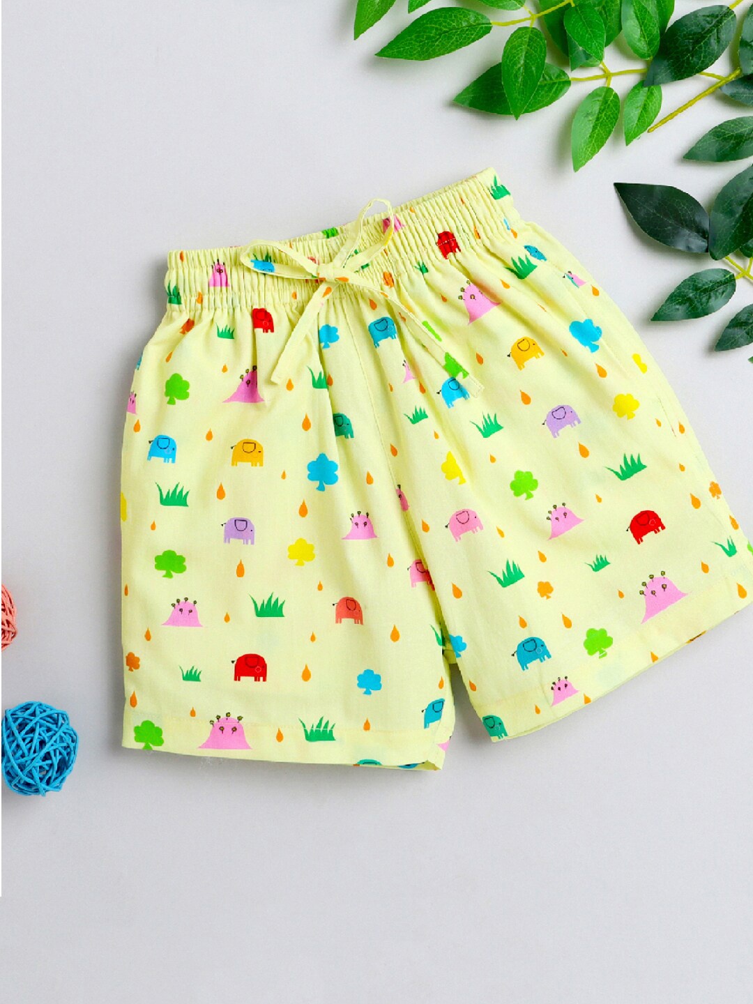 

KOOCHI POOCHI Boys Yellow & Blue Conversational Printed Shorts