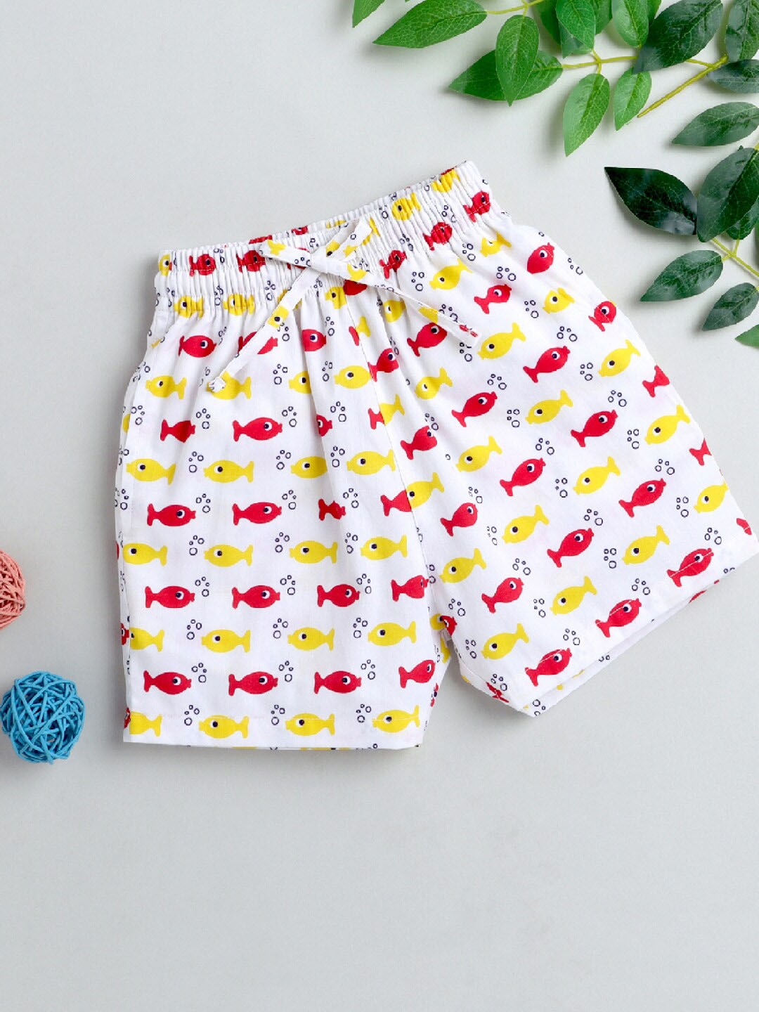 

KOOCHI POOCHI Boys White Fish Printed Shorts