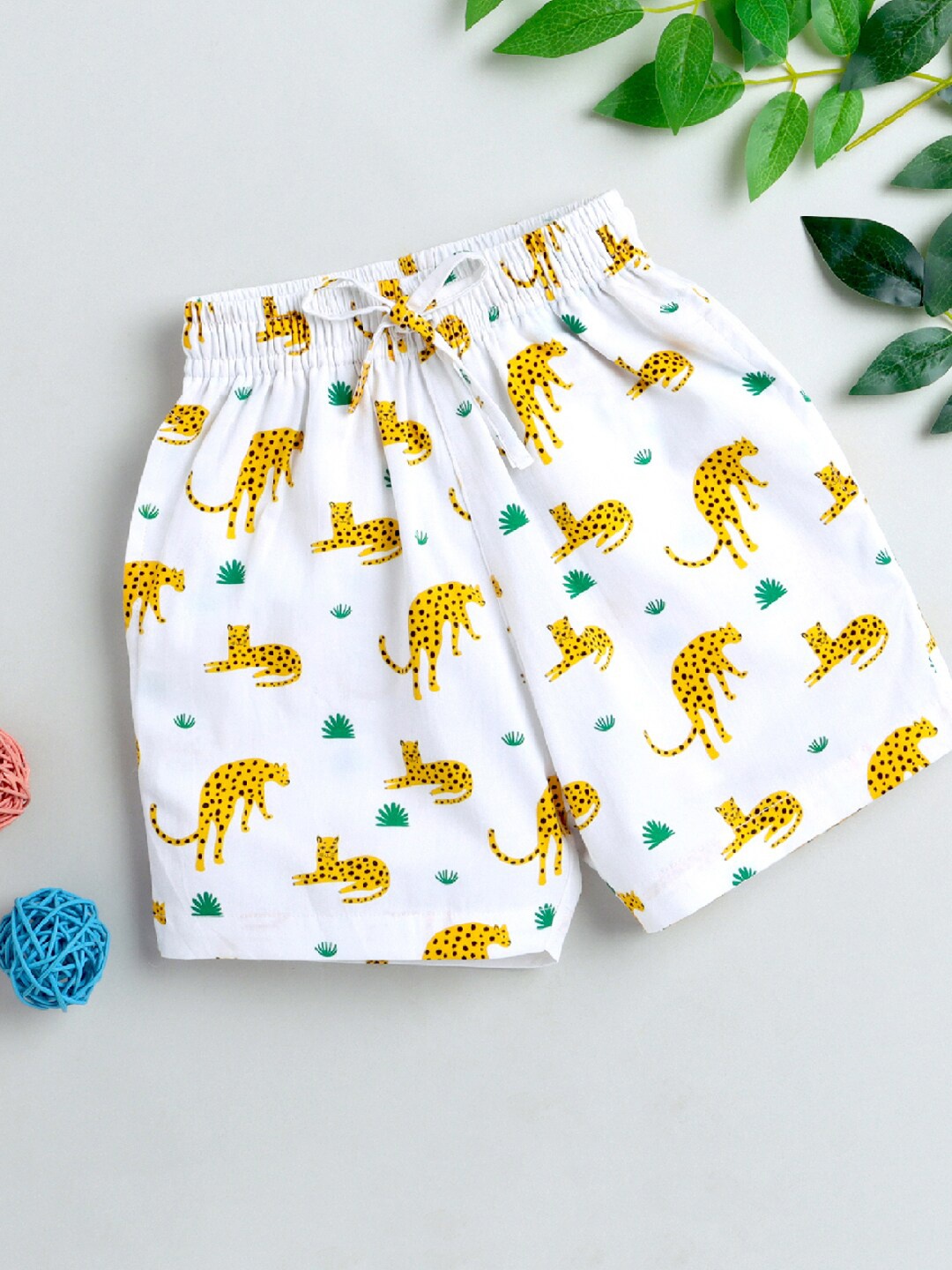 

KOOCHI POOCHI Boys White Leapord Printed Shorts
