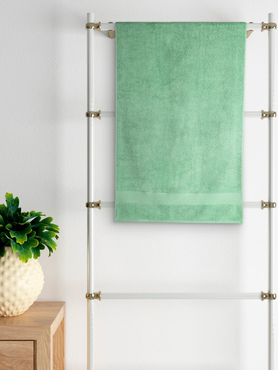 

Living scapes by Pantaloons Green Solid 550 GSM Pure Cotton Bath Towel
