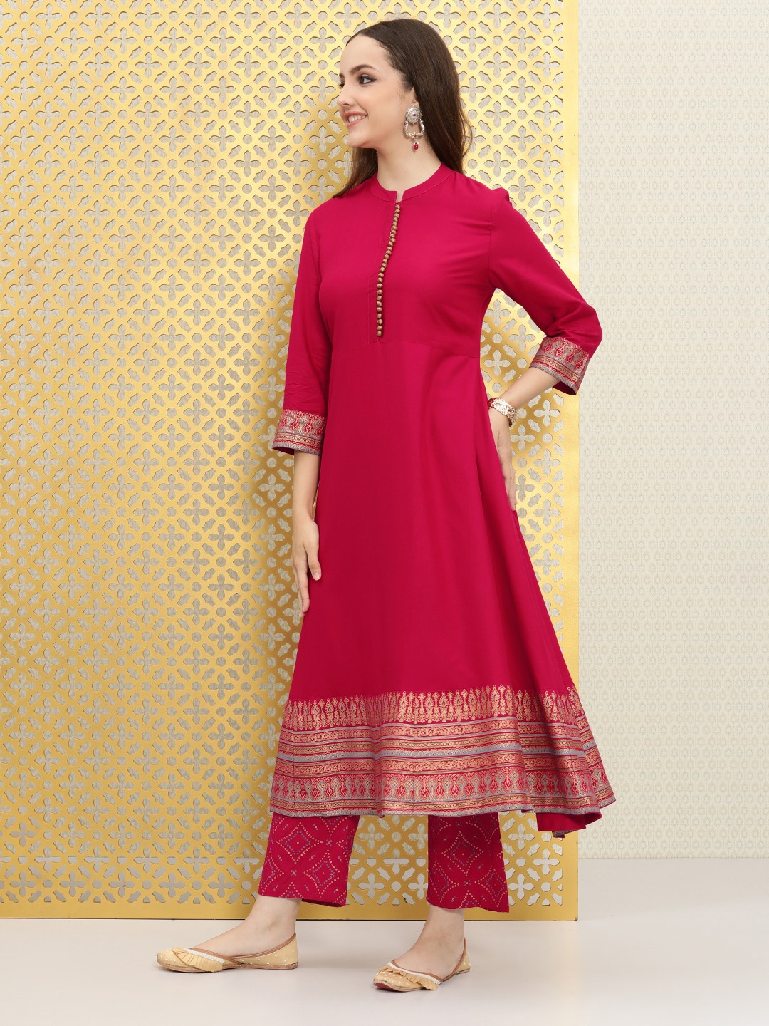 

Ode by House of Pataudi Women Pink Bandhani Kurta with Trousers & With Dupatta