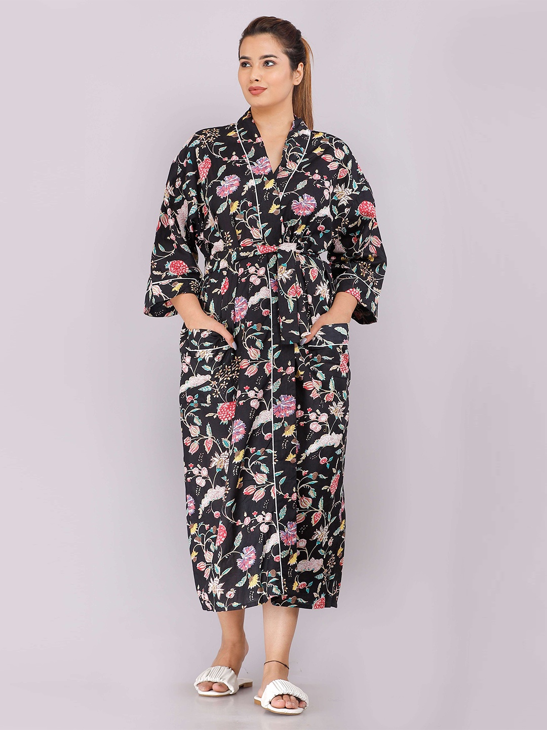 

SHOOLIN Black Printed Nightdress