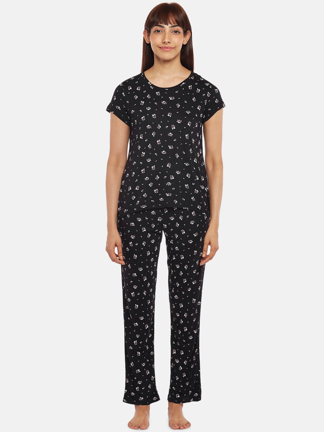 

Dreamz by Pantaloons Women Black & White Printed Night suit