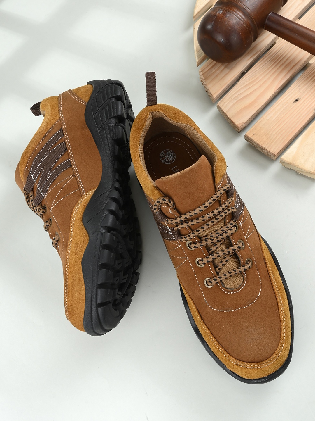 

UNDERROUTE Men Brown Leather Sneakers