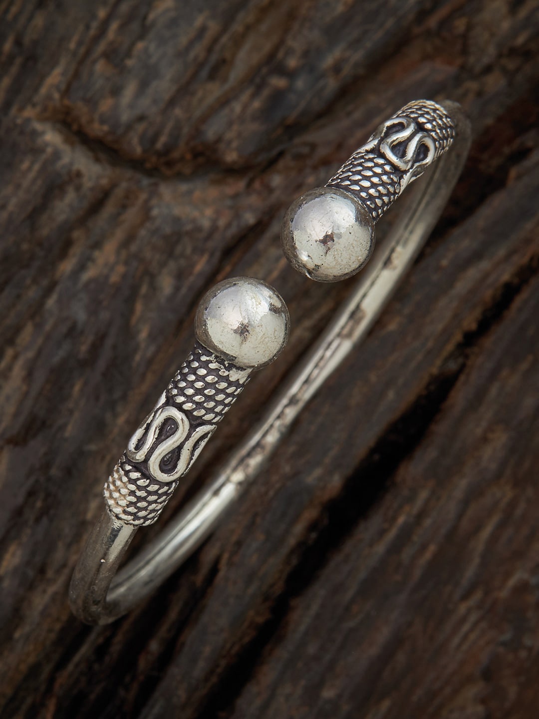

Kushal's Fashion Jewellery Women Silver-Plated Adjustable Bangle