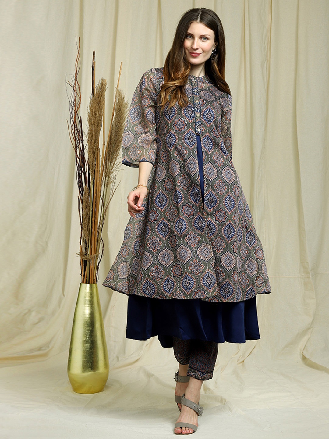 

Indifusion Women Green Ethnic Motifs Printed Layered Kurta with Trousers