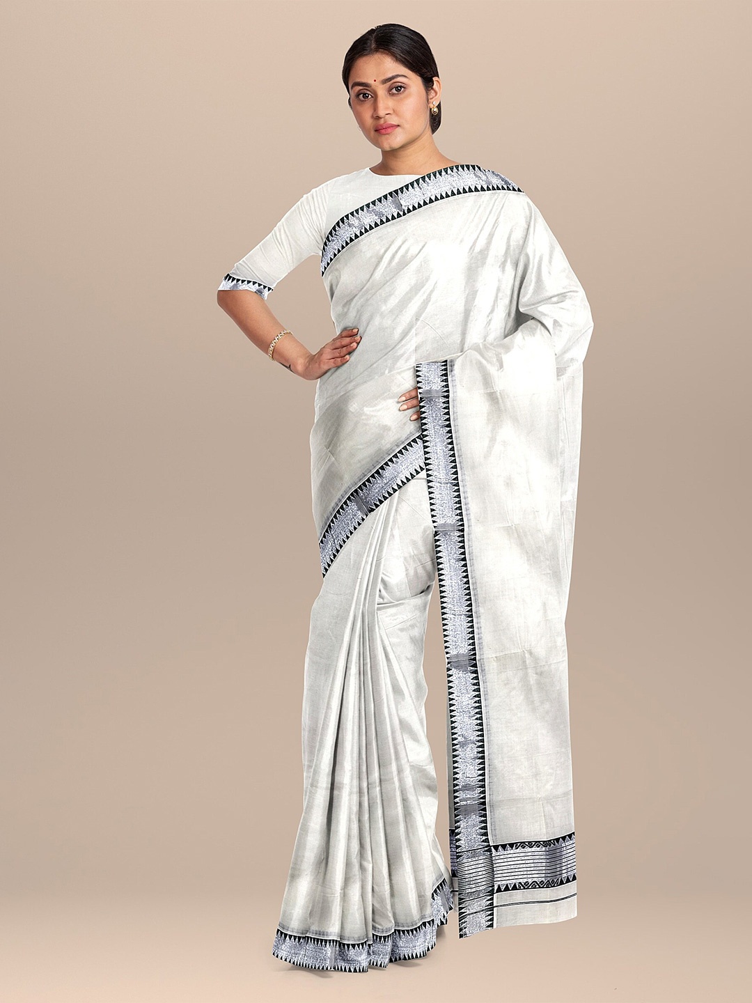 

The Chennai Silks Off White & Silver-Toned Zari Pure Cotton Fusion Kasavu Saree