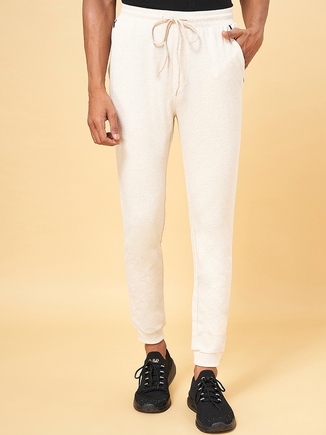 

Ajile by Pantaloons Men Off White Solid Joggers