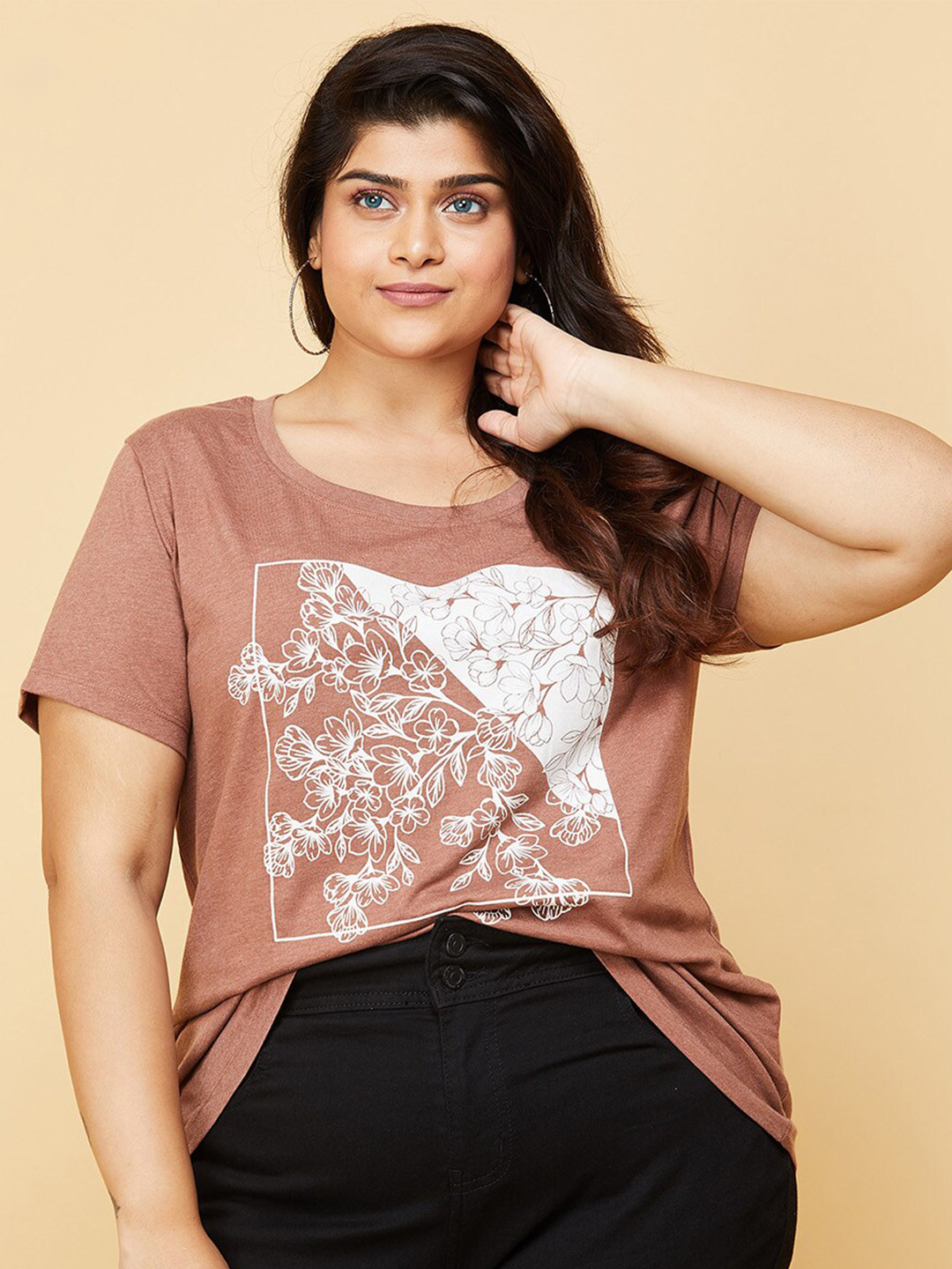 

max Women Plus Size Brown Graphic Floral Printed T-shirt