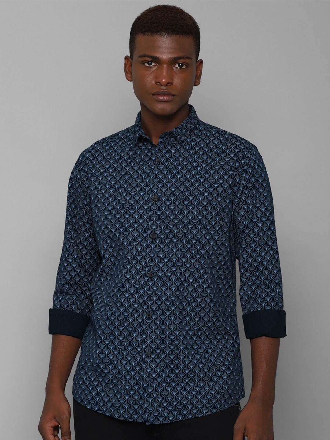 

Allen Solly Men Blue Slim Fit Abstract Printed Casual Shirt