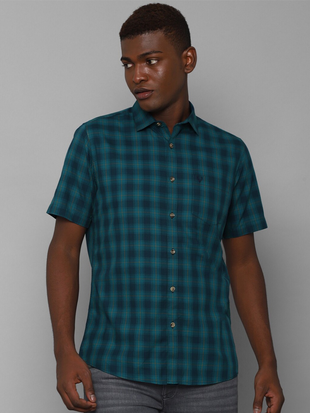 

Allen Solly Men Green Slim Fit Checked Pure Cotton Casual Shirt