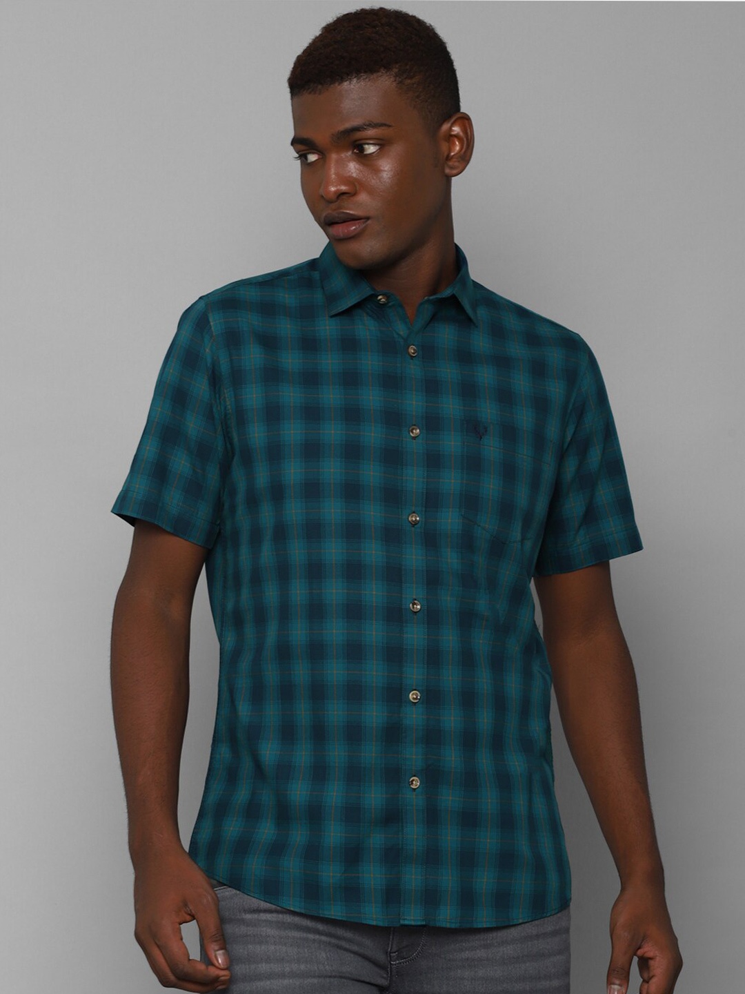 

Allen Solly Men Green Slim Fit Checked Pure Cotton Casual Shirt