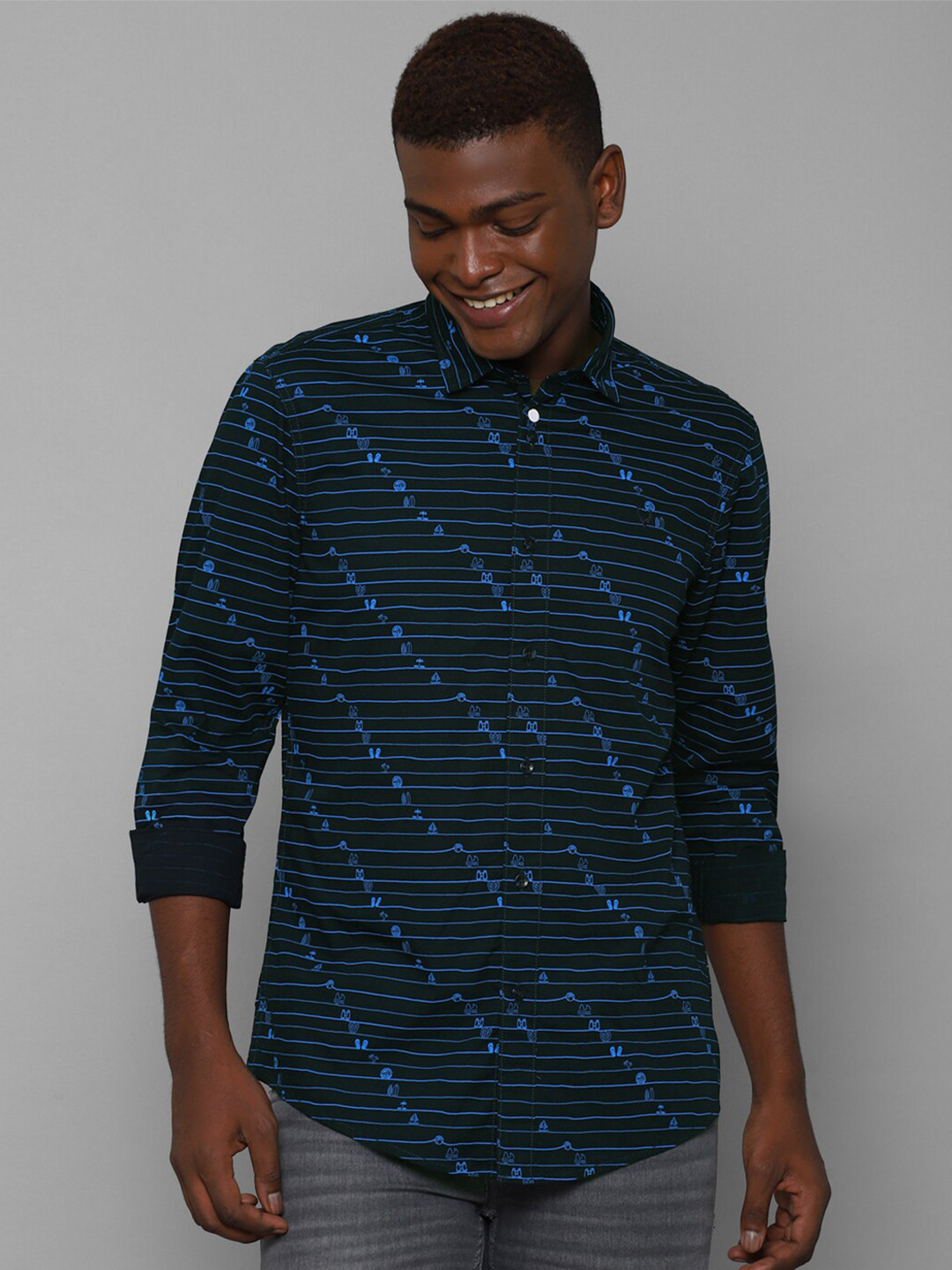 

Allen Solly Sport Men Navy Blue Horizontal Striped Casual Shirt